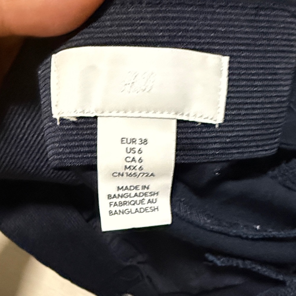 ✨ H&M Women's Blue Elasticized Chinos - Picture 3 of 6